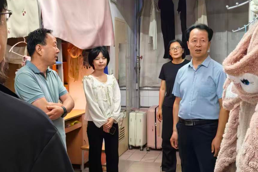 温情走访暖人心 殷殷期许赴新程 ——校...